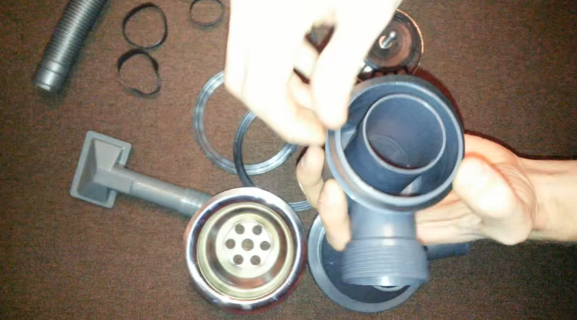 Nous mettons un joint sur le filetage.