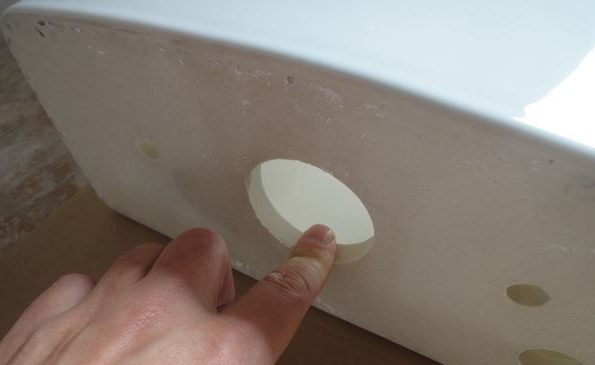 Trou dans le réservoir.