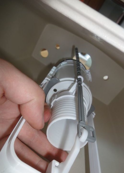 Insérez dans le trou.