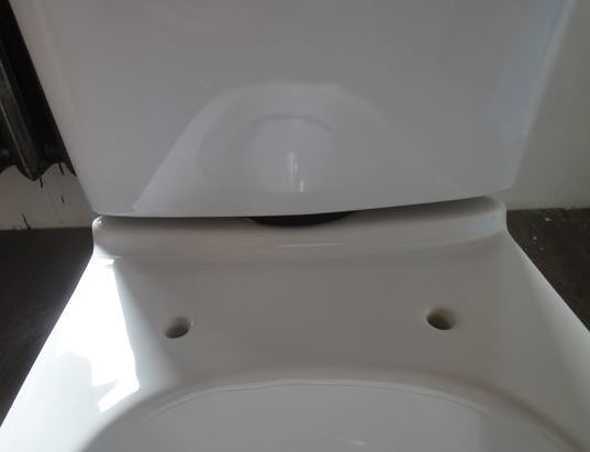 Nous installons le réservoir.