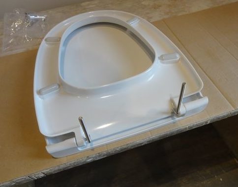 Nous plaçons des attaches métalliques.