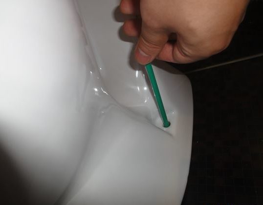 Marquez les emplacements de fixation avec un crayon.