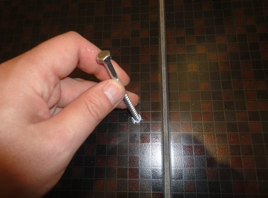 Vérifiez la longueur du boulon de montage.