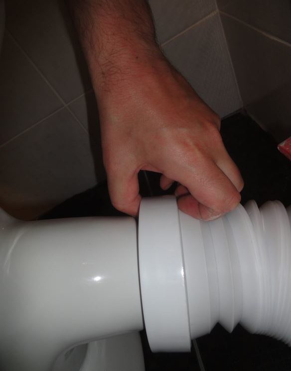 Nous mettons le tuyau.