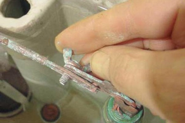 Réglage du flotteur en plastique.