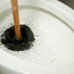 Nettoyage avec un piston.