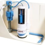 L'eau coule constamment dans les toilettes