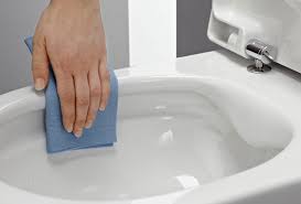 nettoyer des toilettes sans rebord