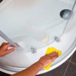 Nettoyage courant des douches.