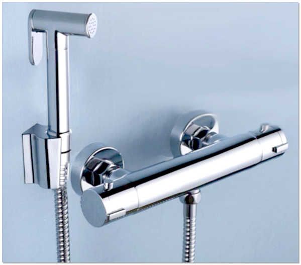 Douche hygiénique avec thermostat.