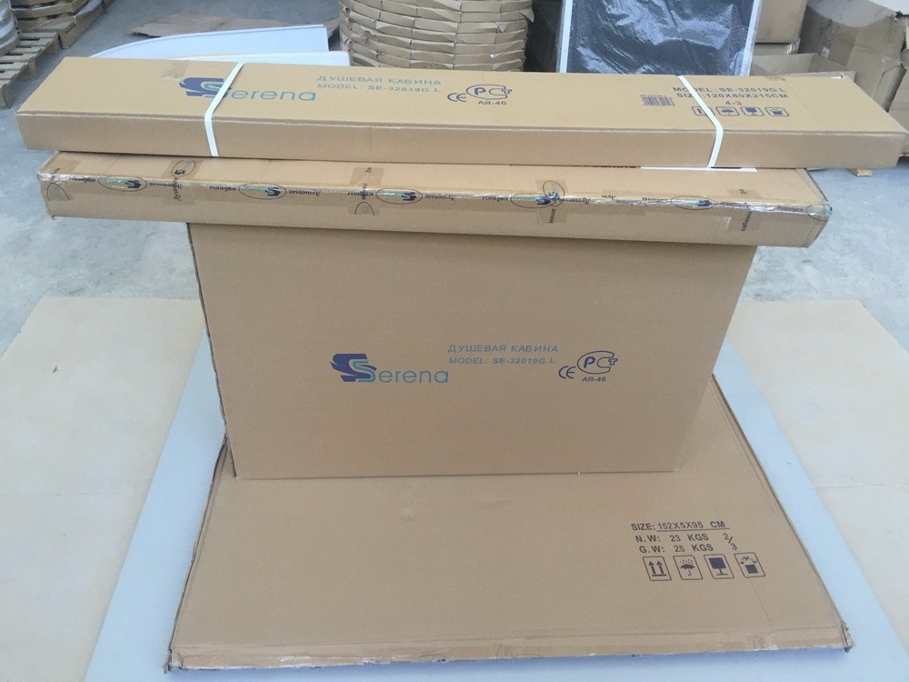 Cabine de douche emballée.