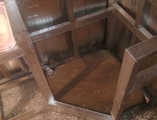 De plaques de plâtre.