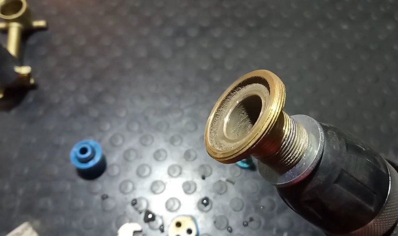 Retrait de l'ancienne cartouche.