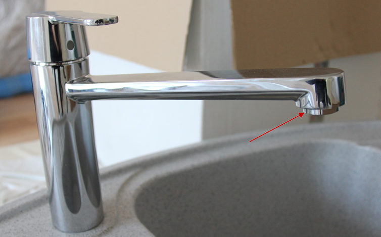 Mélangeur en métal.