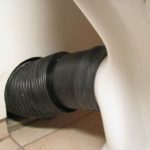 Ondulation pour raccorder les toilettes à l'égout...