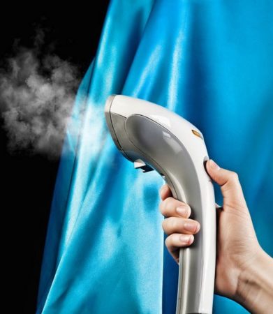 Un cuiseur vapeur peut-il remplacer complètement un fer à repasser ?