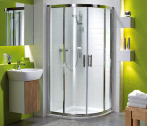 Cabine de douche régulière.