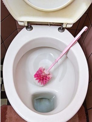 Pourquoi les toilettes soviétiques avaient-elles une étagère ?