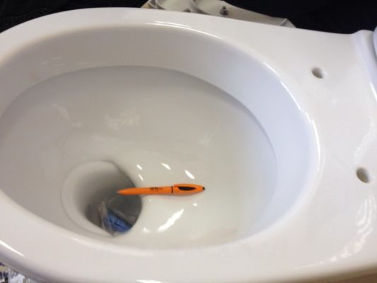 Pourquoi les toilettes soviétiques avaient-elles une étagère ?