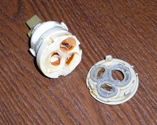 Joint en silicone dans le mélangeur.