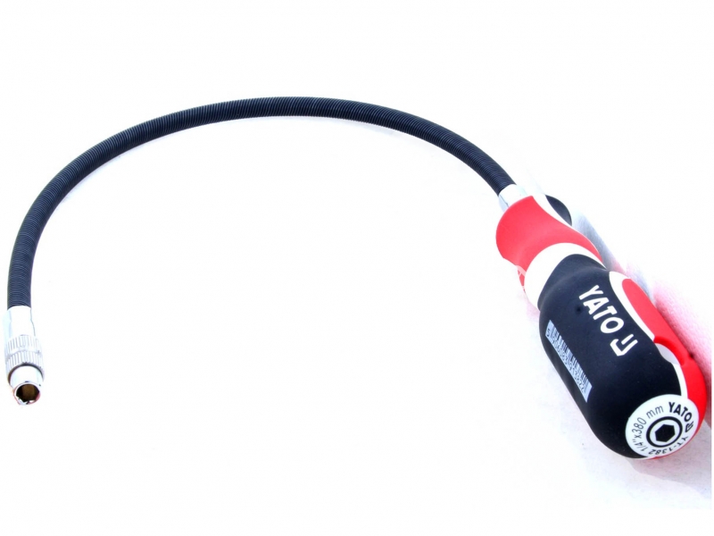 Tournevis à tige flexible.