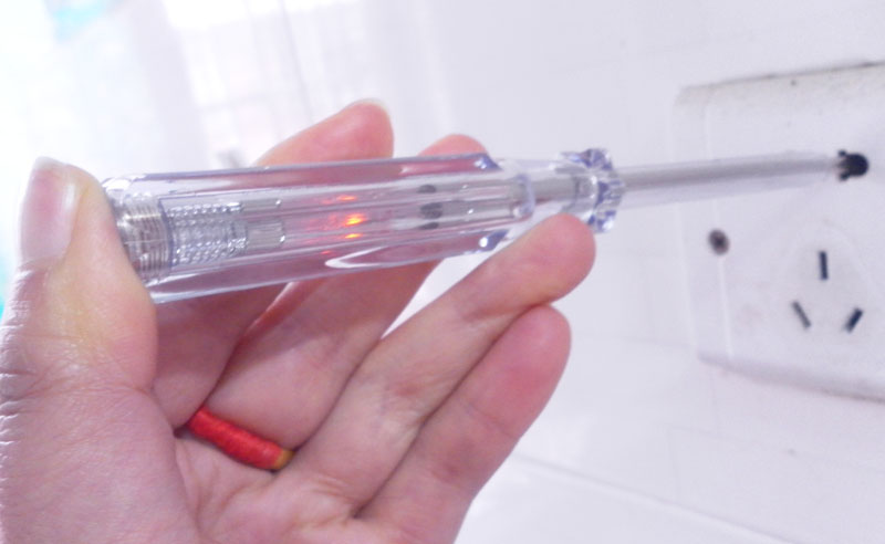 Vérification du tournevis indicateur.