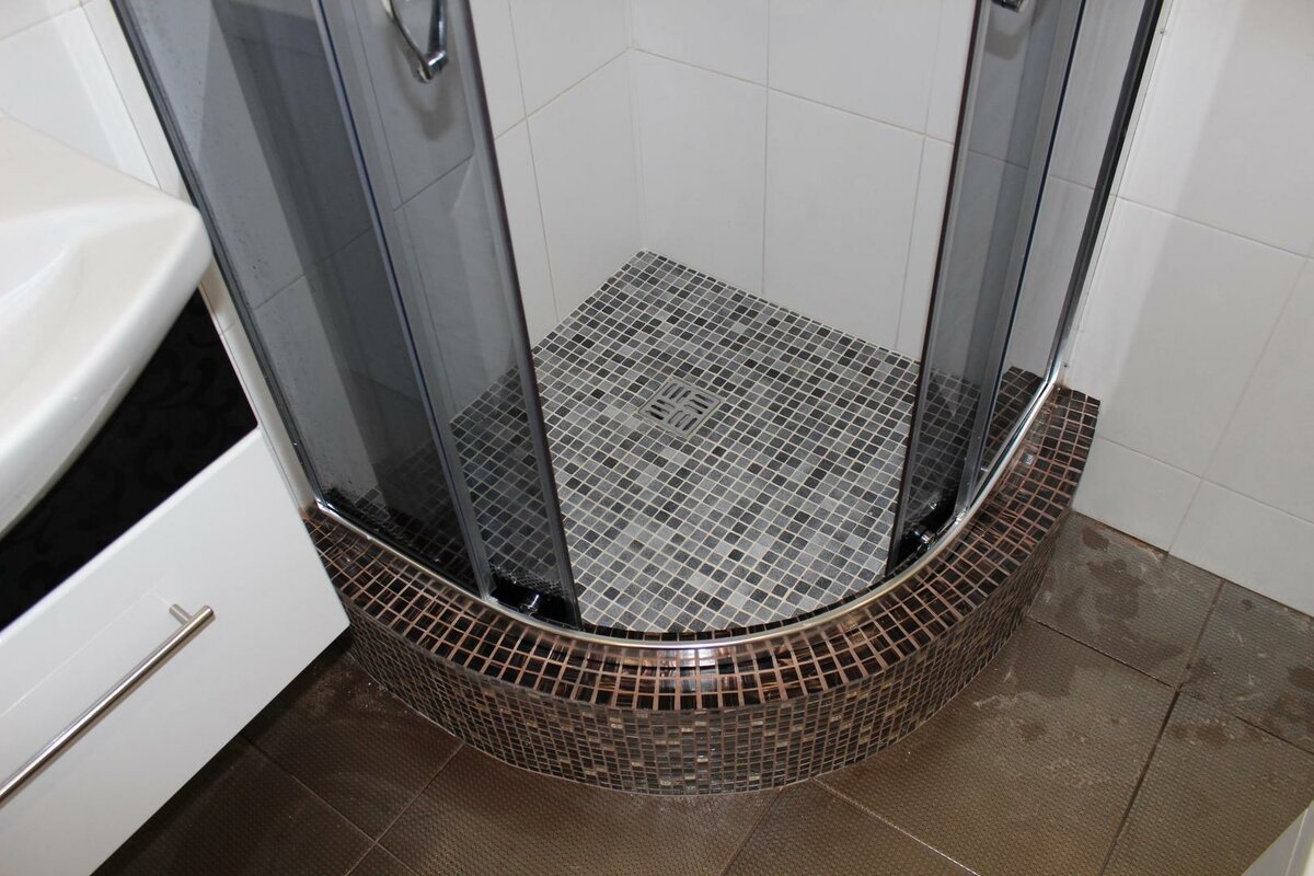 Plateau semi-circulaire.