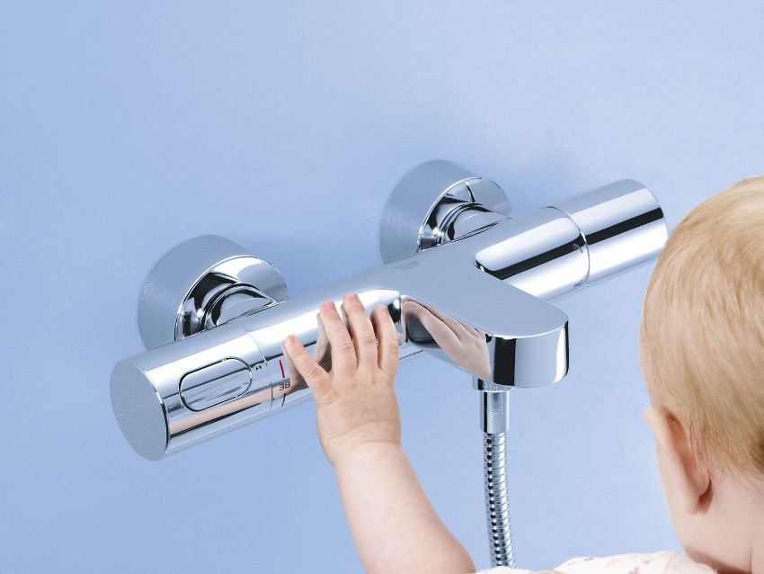 Enfant et mitigeur avec thermostat.