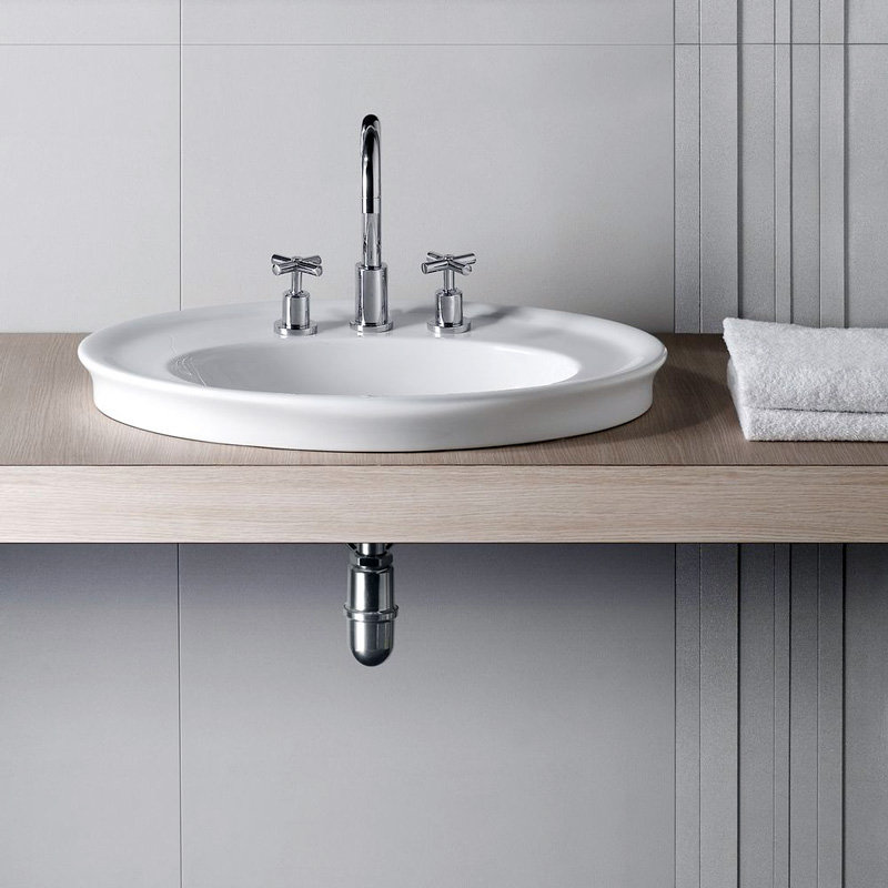 Lavabo encastrable pour comptoir de baignoire.