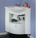 Meuble d'angle sous l'évier à l'intérieur.