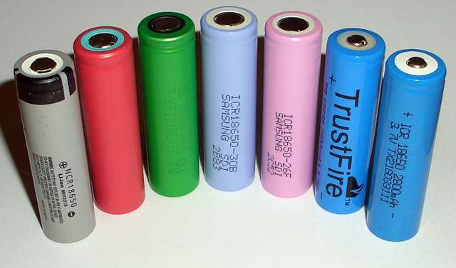 Piles et accumulateurs.