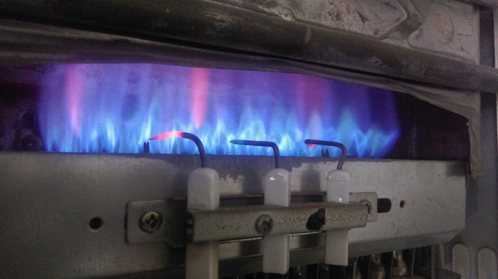 Capteur d'ionisation de flamme pour chauffe-eau à gaz.
