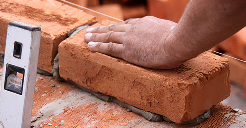 Pose de briques.