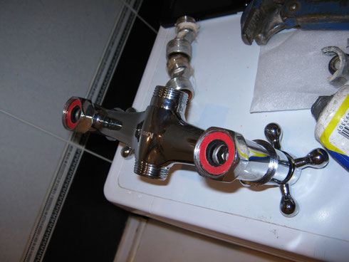 Installation du joint sur le mélangeur.