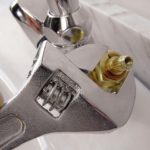 Remplacement de la boîte d'axe du robinet dans le mitigeur.