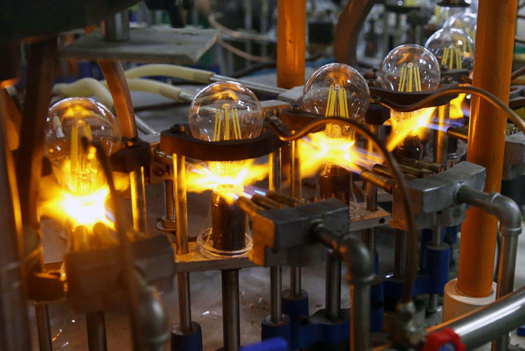 Production de lampes à incandescence.