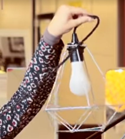 vissez l'ampoule dans l'abat-jour fini