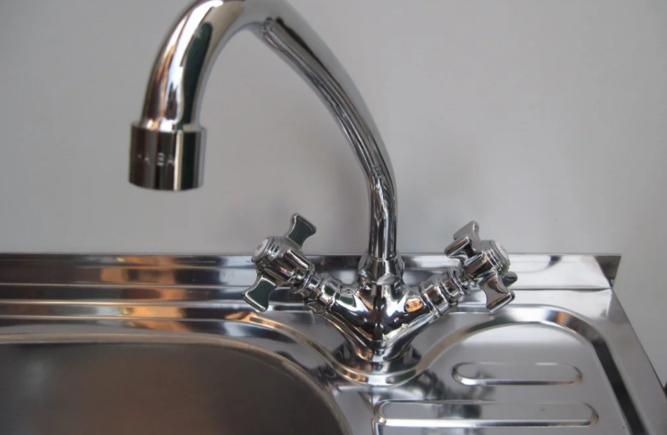 Robinet de cuisine avec 2 vannes