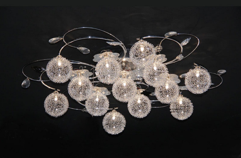 Lustre avec ampoules LED.