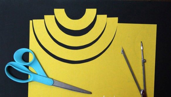 Couper en demi-cercles.