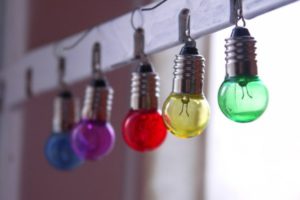 Lampes multicolores.