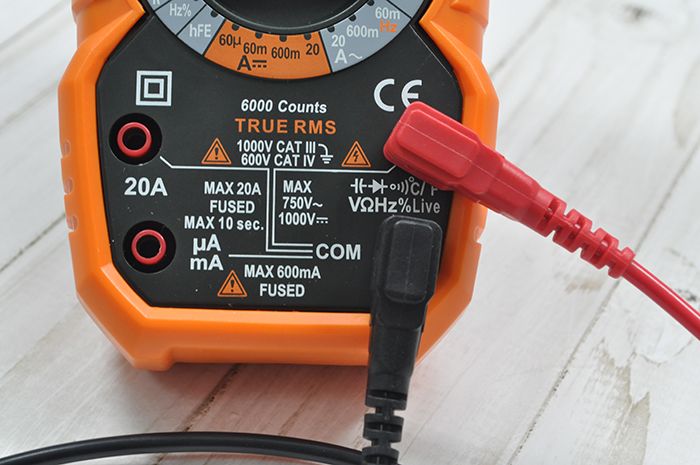 Préparation du multimètre à l'utilisation.