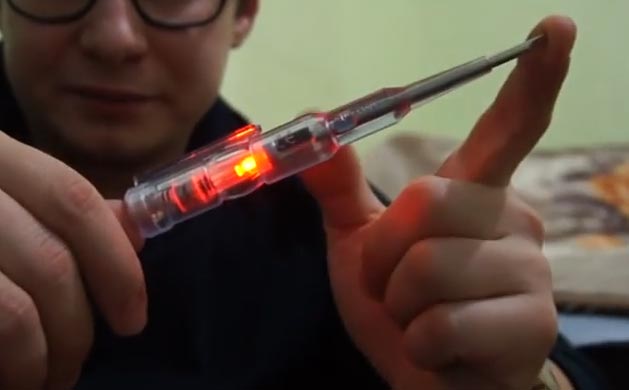 Tournevis indicateur.