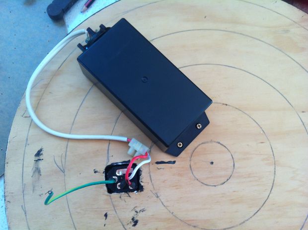 Nous réparons la boîte.