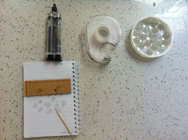 Nous collons les boules.