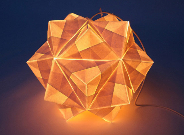 Lustre LED en papier.
