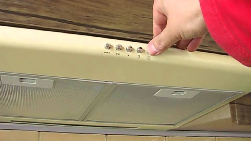 Interrupteur dans le capot.