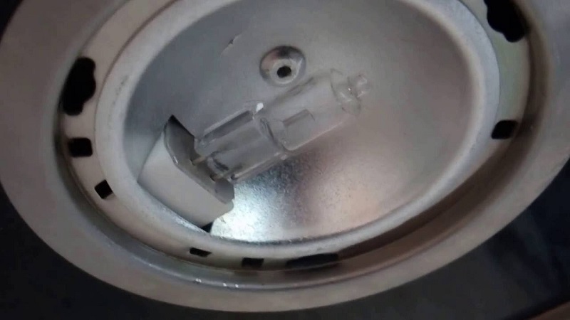 Remplacement d'une lampe halogène.