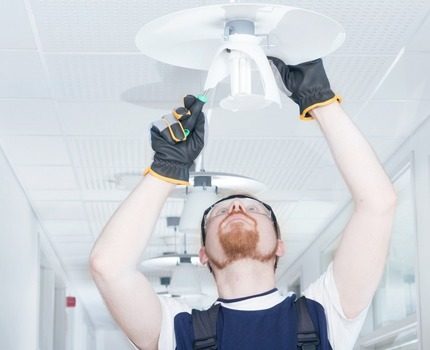 Remplacement d'une ampoule.