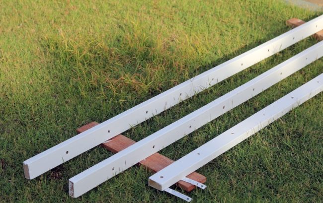 Nous peignons le cadre.